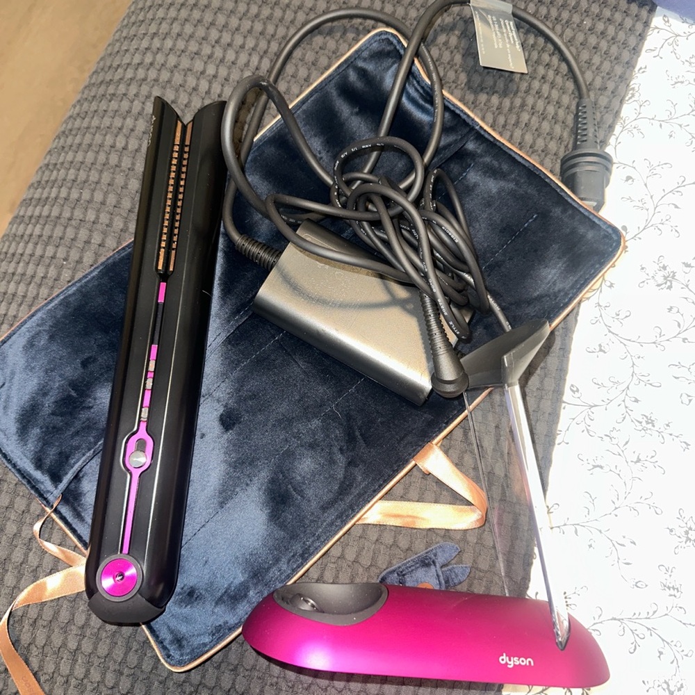 Dyson iron
